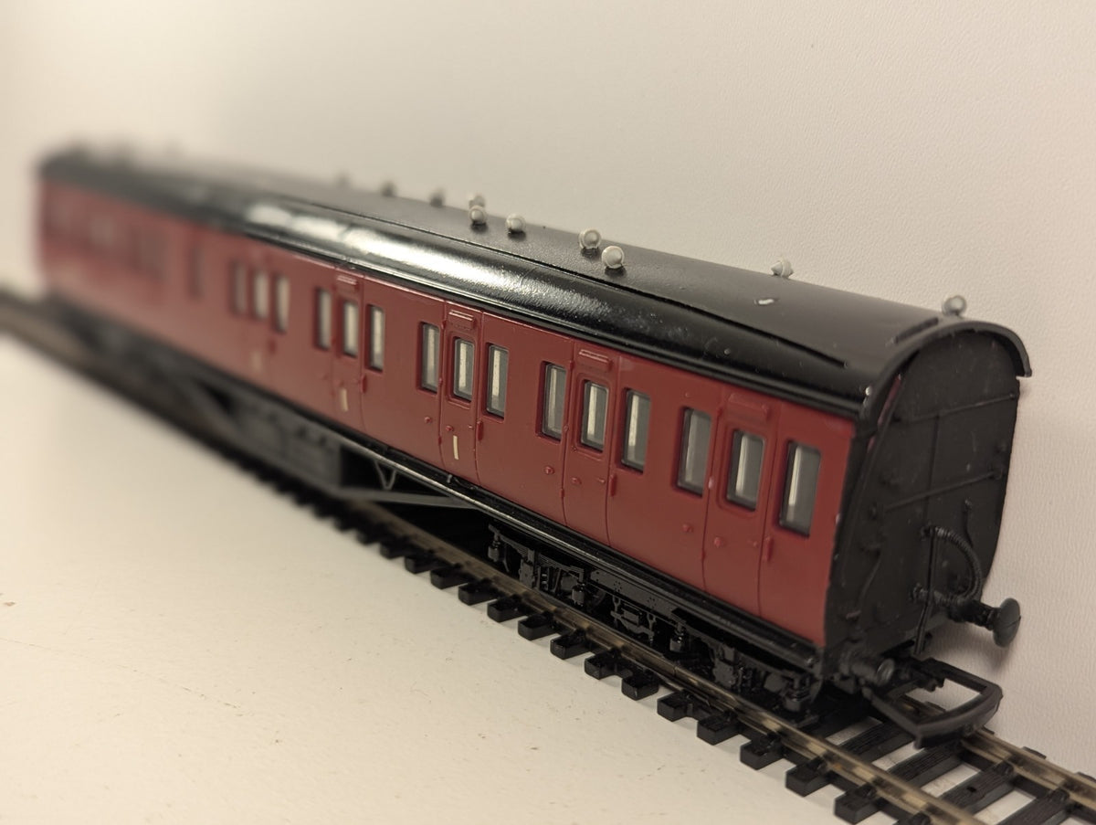 Dapol OO Gauge Stanier 57ft Brake Third M16658 BR Carmine – Lights
