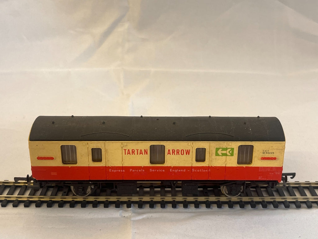 Lima OO Gauge BR Mk1 CCT Tartan Arrow Parcels Van