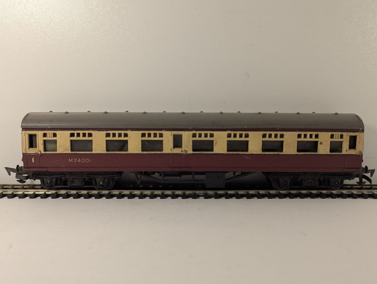 Tri-ang OO Gauge BR Composite Coach Passenger Coach M24001 BR Crimson & Cream