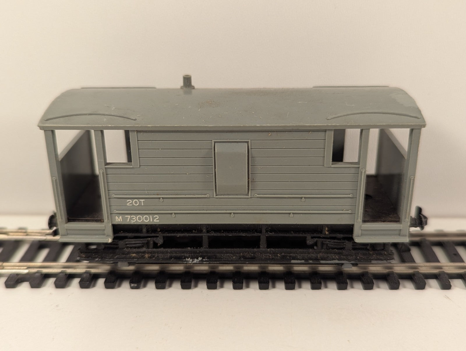 Hornby Dublo 32044 OO Gauge 20-Ton Goods Brake Van in BR Midland Grey