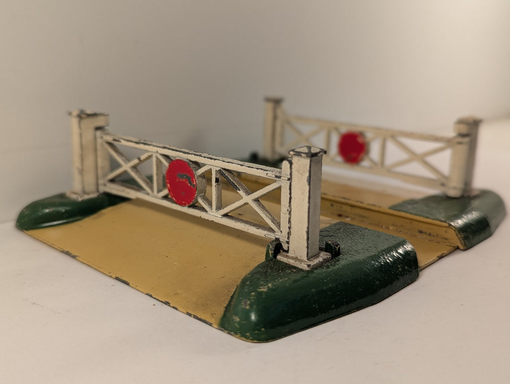 Hornby Dublo OO Gauge D1 Level Crossing
