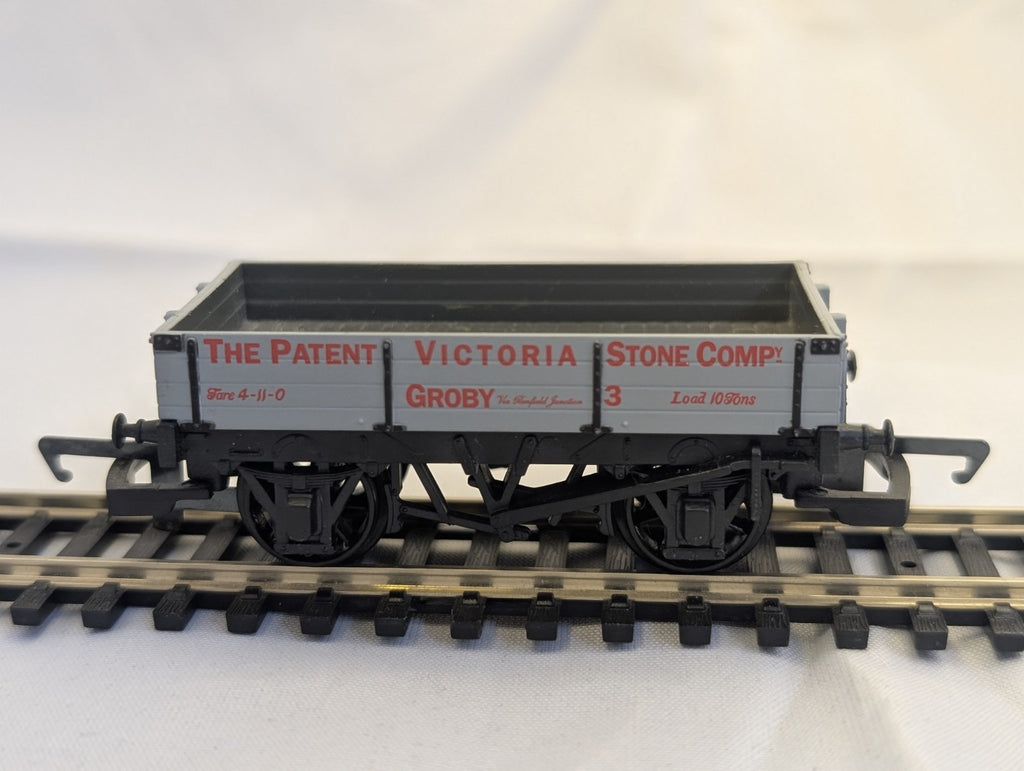 Hornby R151 3-Plank Open Wagon “Victoria Stone Company, Groby” Grey