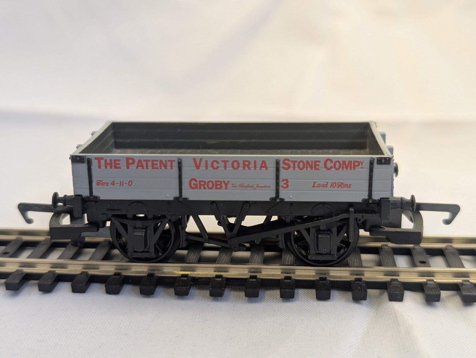 Hornby R151 3-Plank Open Wagon “Victoria Stone Company, Groby” Grey