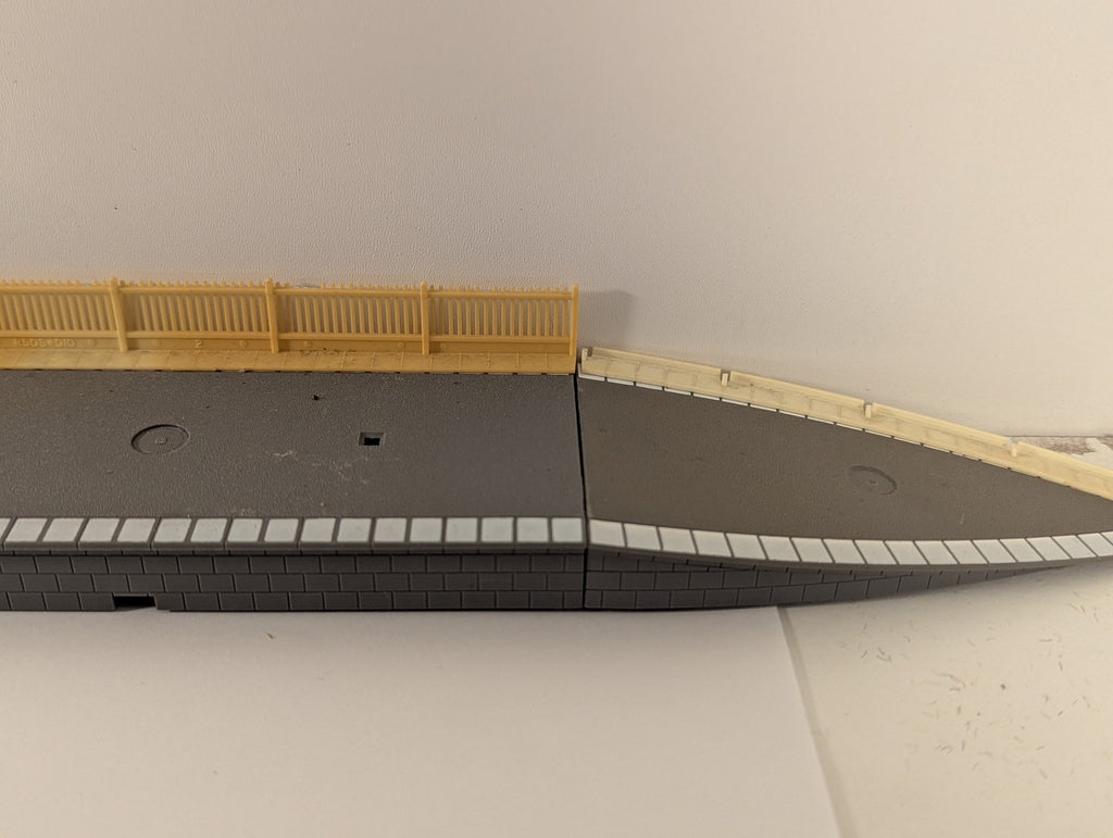 Hornby OO Gauge Station Platform Set Grey & Brick R508