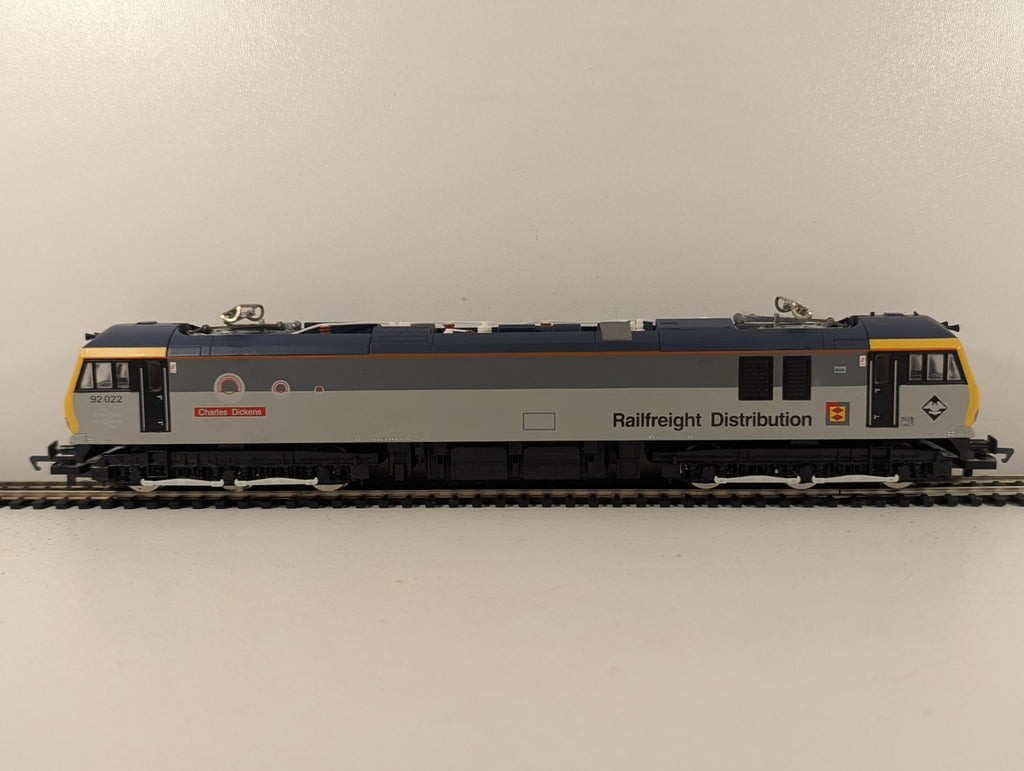 Hornby OO Gauge Class 92 022 Charles Dickens Railfreight Distribution