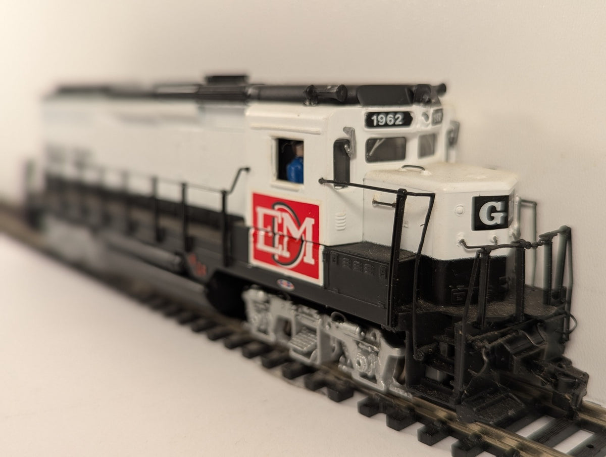 Bachmann Spectrum HO Gauge GP-30 Diesel Locomotive 1962 EMD Demo 41-0820-L7
