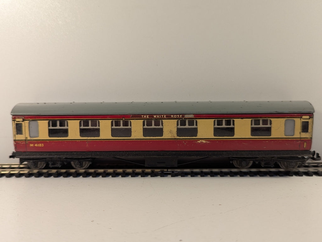 Hornby Dublo OO Gauge D12 First Class Corridor Coach "The White Rose"
