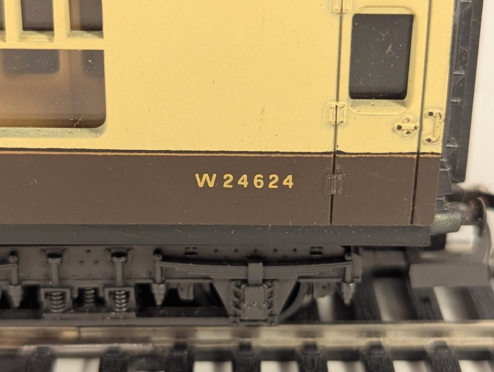Lima OO Gauge BR Corridor Composite Coach Passenger Coach W24624