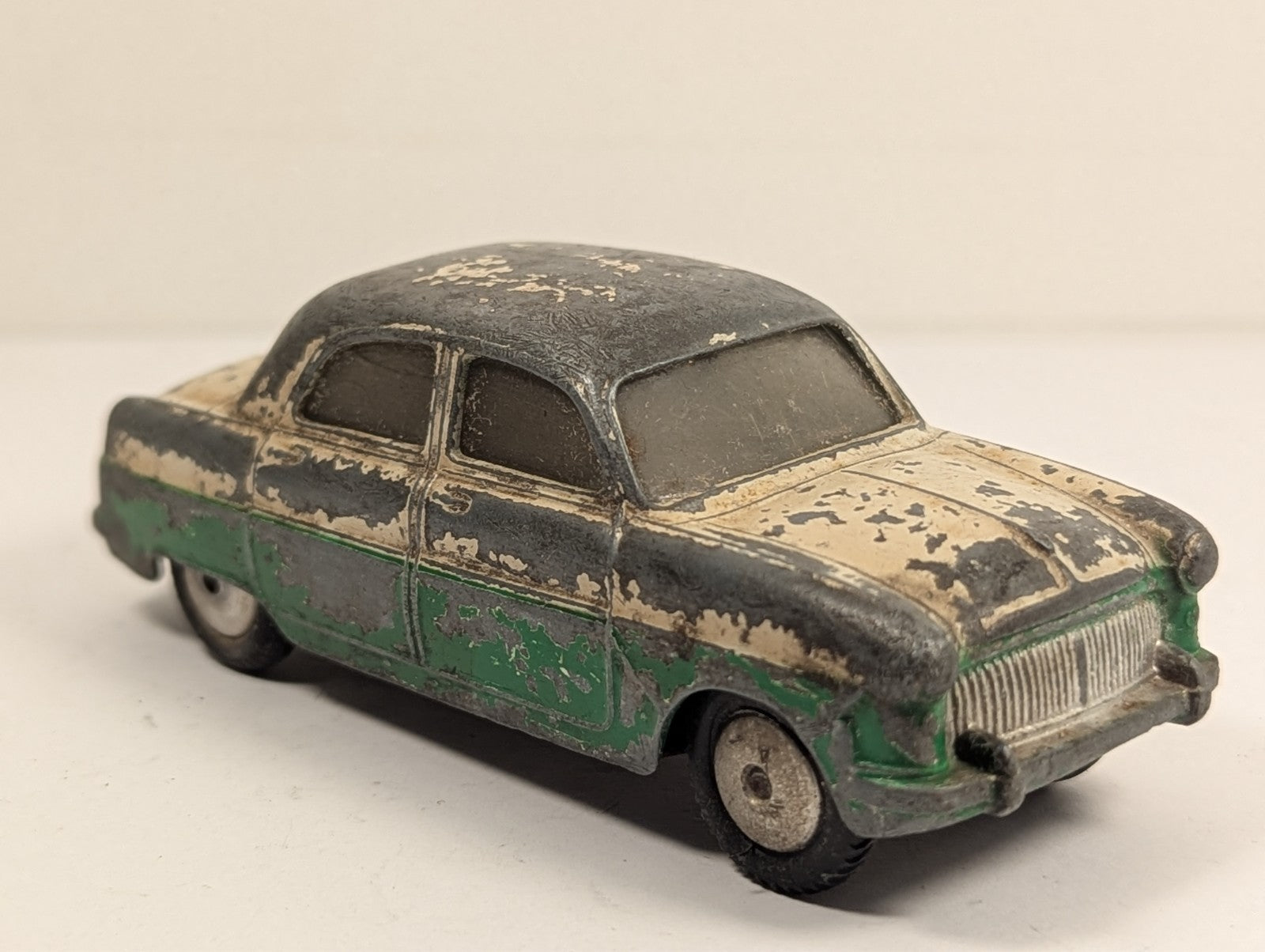 Corgi Toys Ford Zephyr Saloon 1:43 Scale