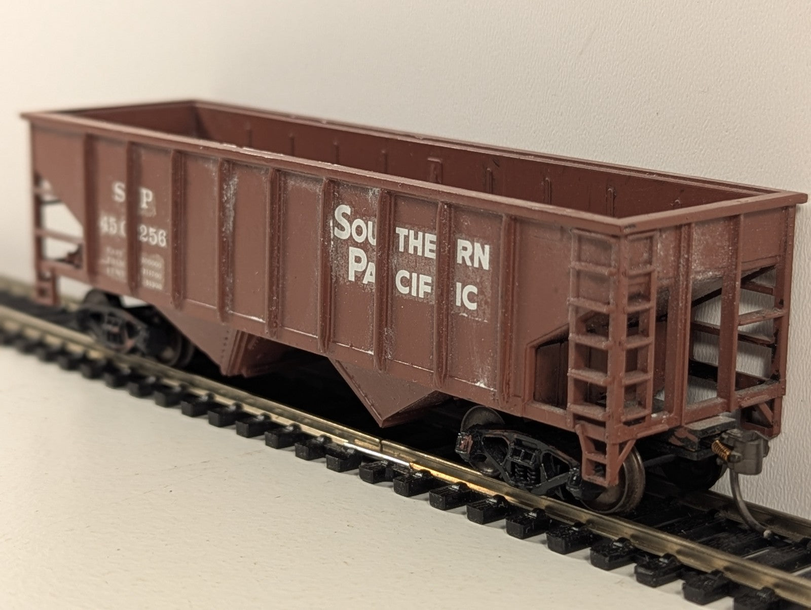 Walthers Trainline 931-1843 Southern Pacific Two-Bay Hopper