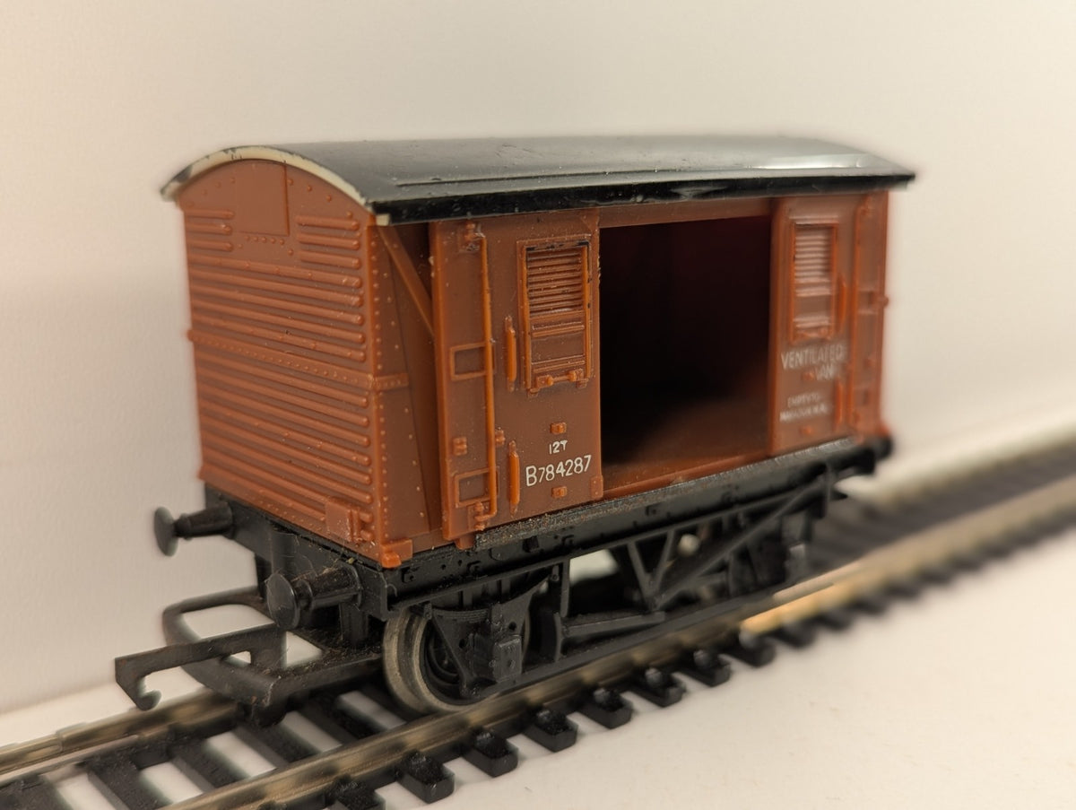 Triang/Hornby R11A OO Gauge BR Sliding Door Vent Van