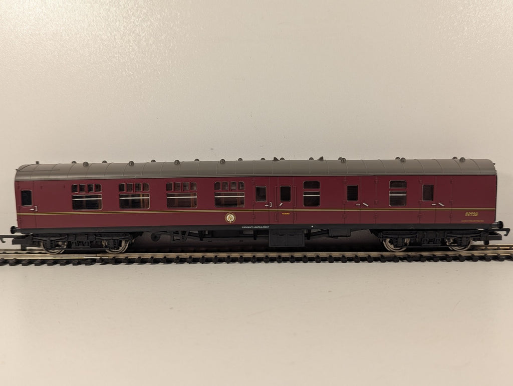 Hornby R4149A Hogwarts Express Brake Coach