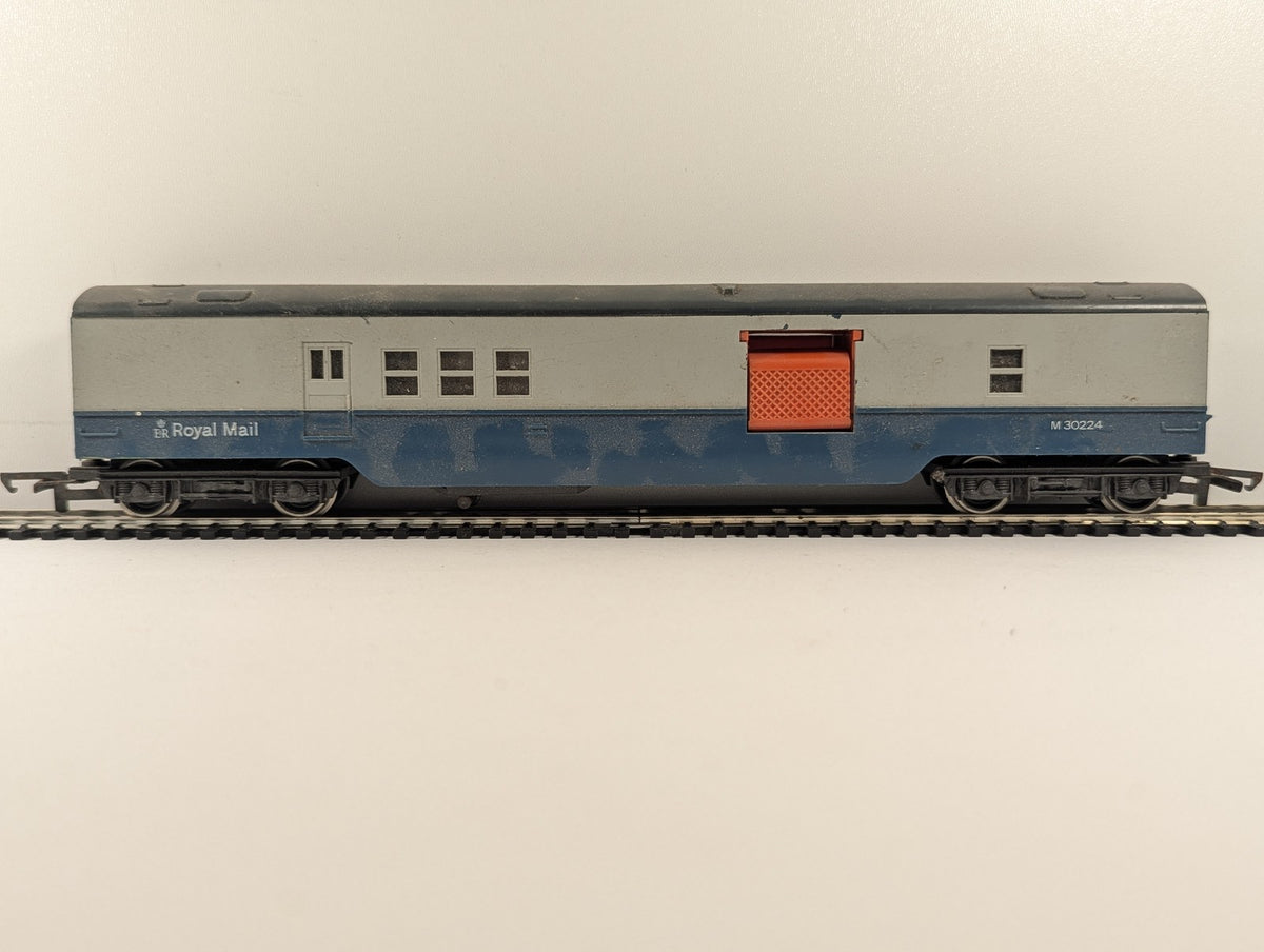 Hornby Railways OO Gauge Operating Royal Mail Coach Passenger Coach M 30224