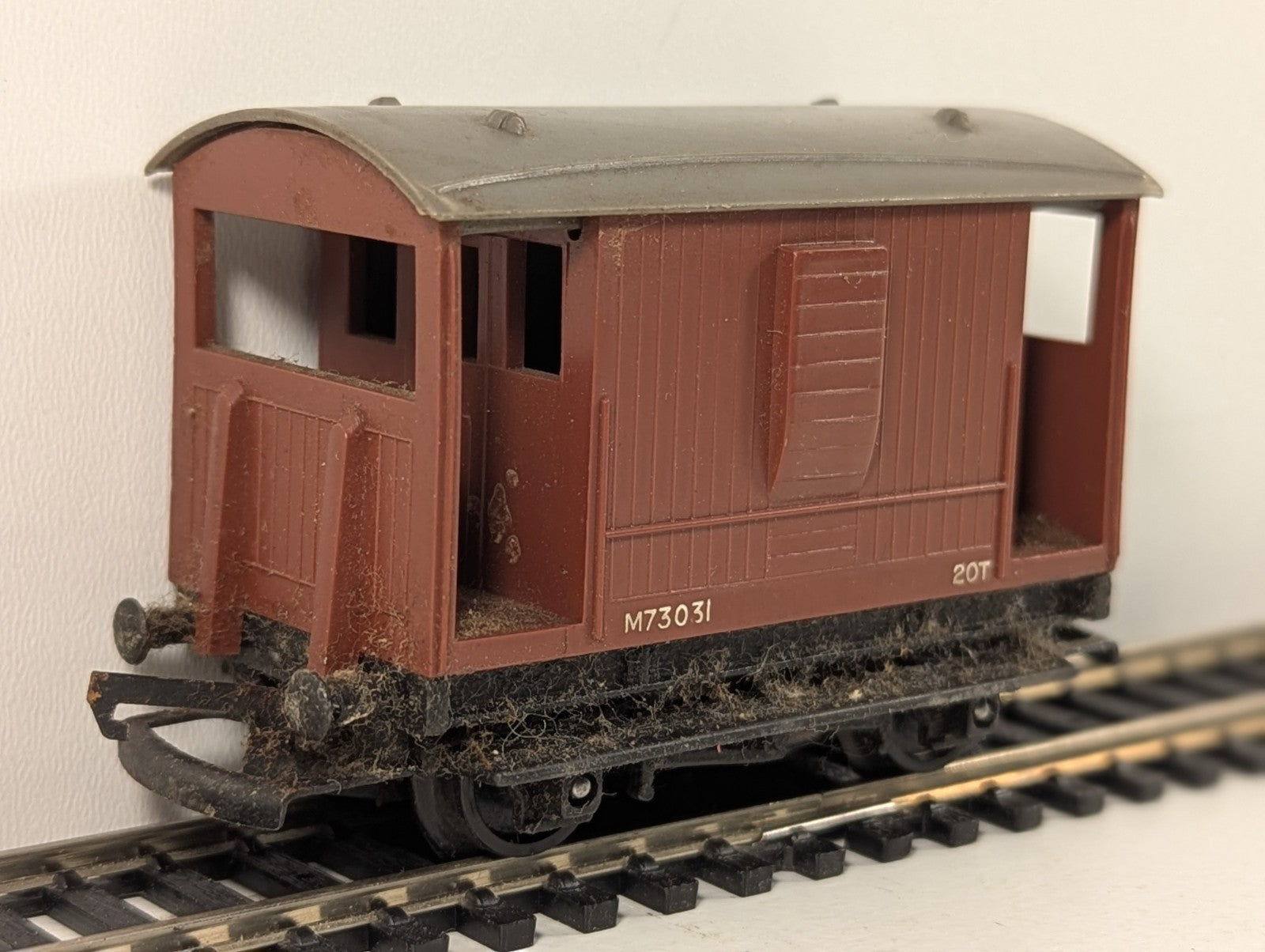 Tri-ang Railways R16 Brown 20 Ton Brake Van