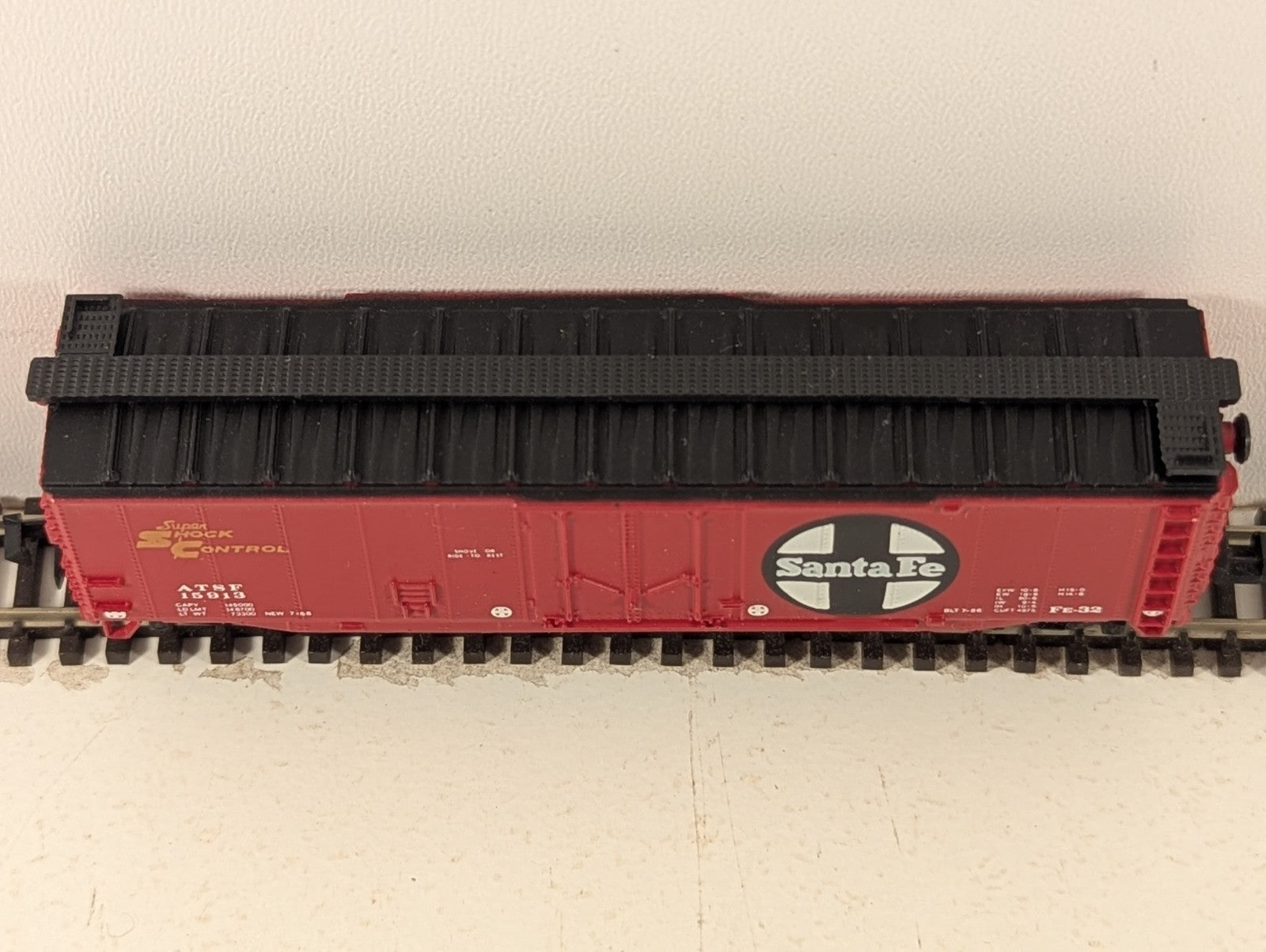 Bachmann N Gauge Santa Fe 50ft Plug Door Box Car