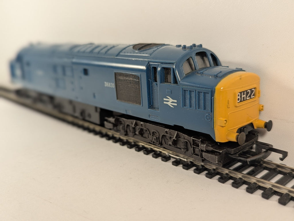 Hornby OO Gauge Class 37 Diesel Locomotive D6830 BR Blue R751