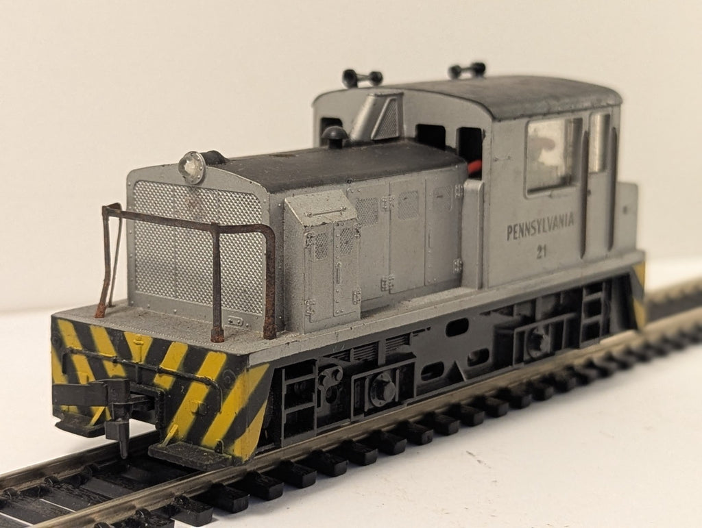 Mehano HO Scale Plymouth Diesel Switcher Pennsylvania 21 - Faulty