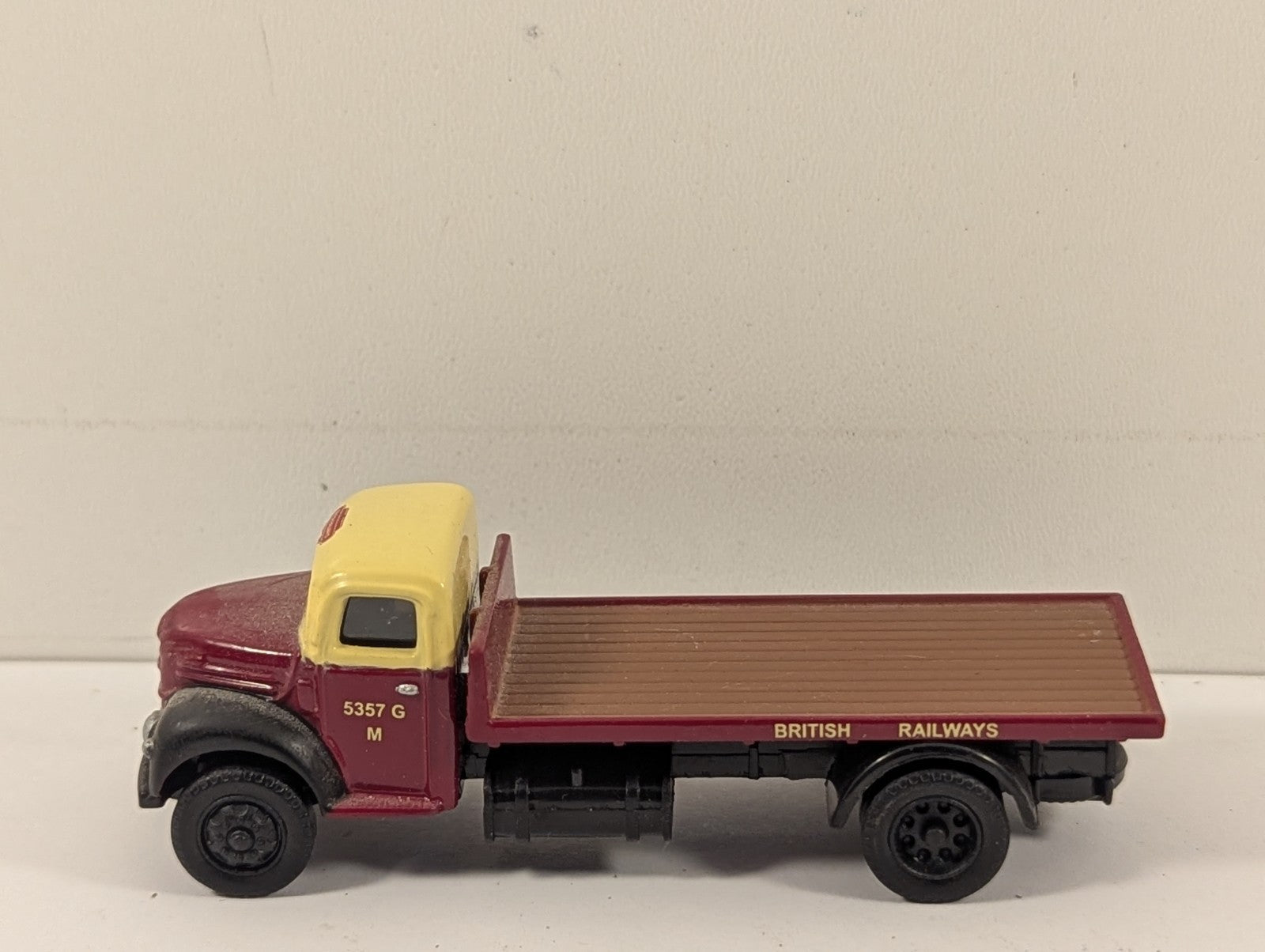 Classix EM7601B 1:76 OO Gauge Ford Thames ET6 Flatbed Truck BR Midland