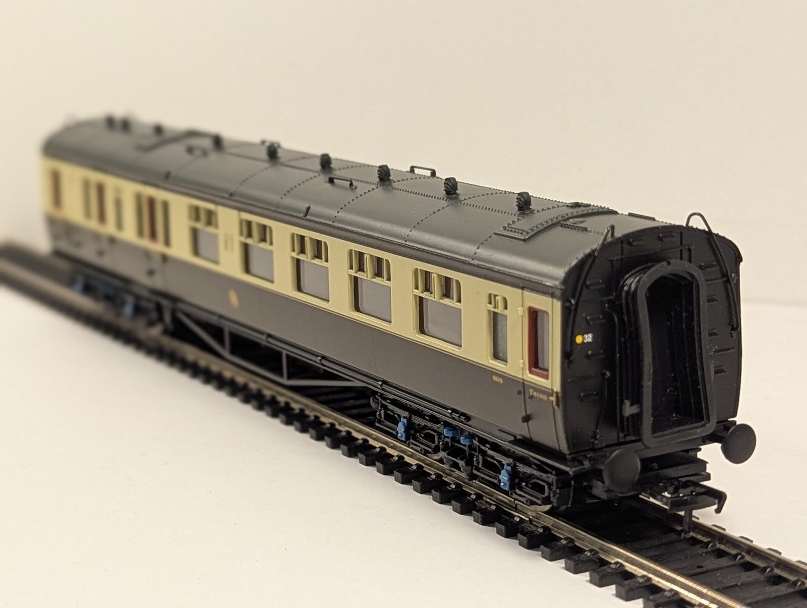 Bachmann OO Gauge Collett Brake Composite Coach Passenger Coach 6609