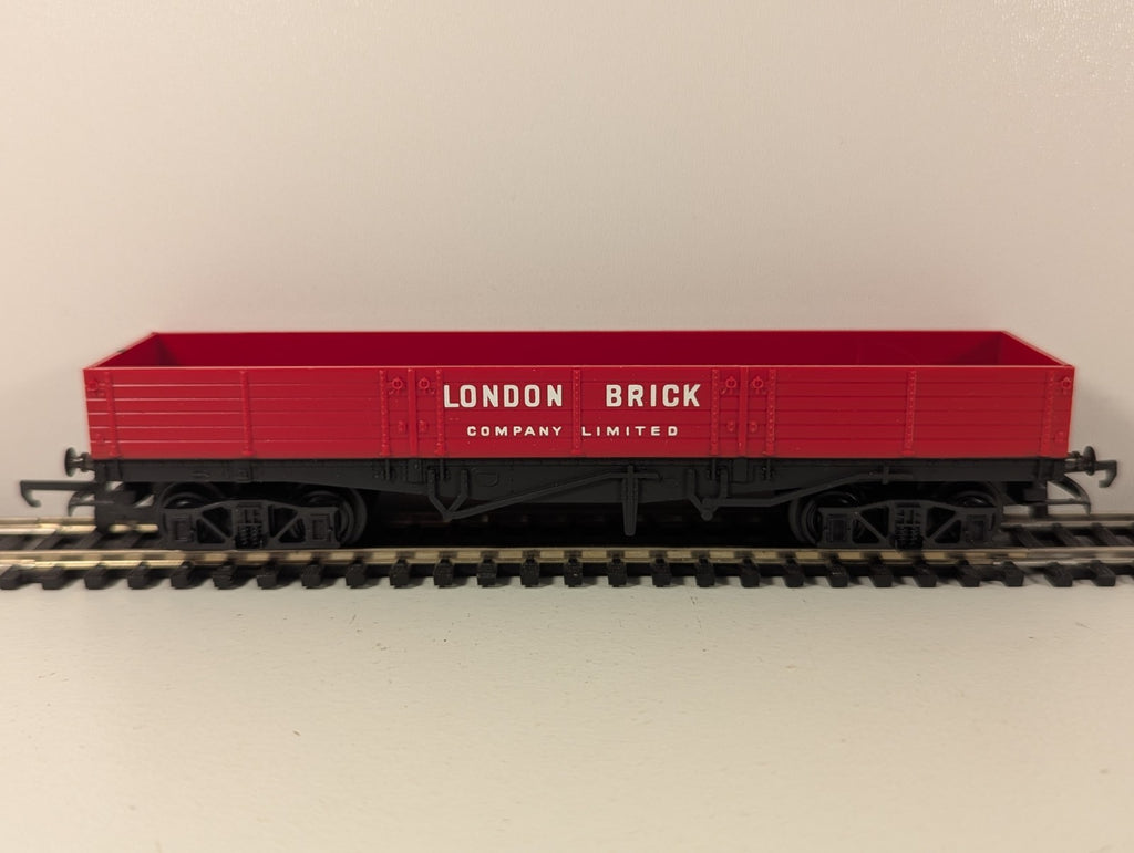 Hornby OO Gauge London Brick Company Bogie Brick Wagon