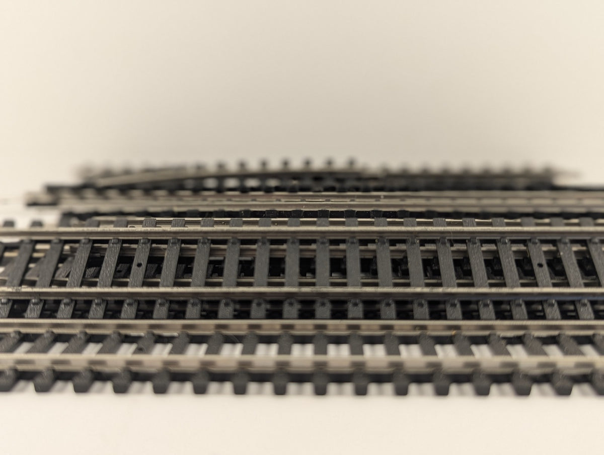Hornby OO Gauge R600 Straight Track