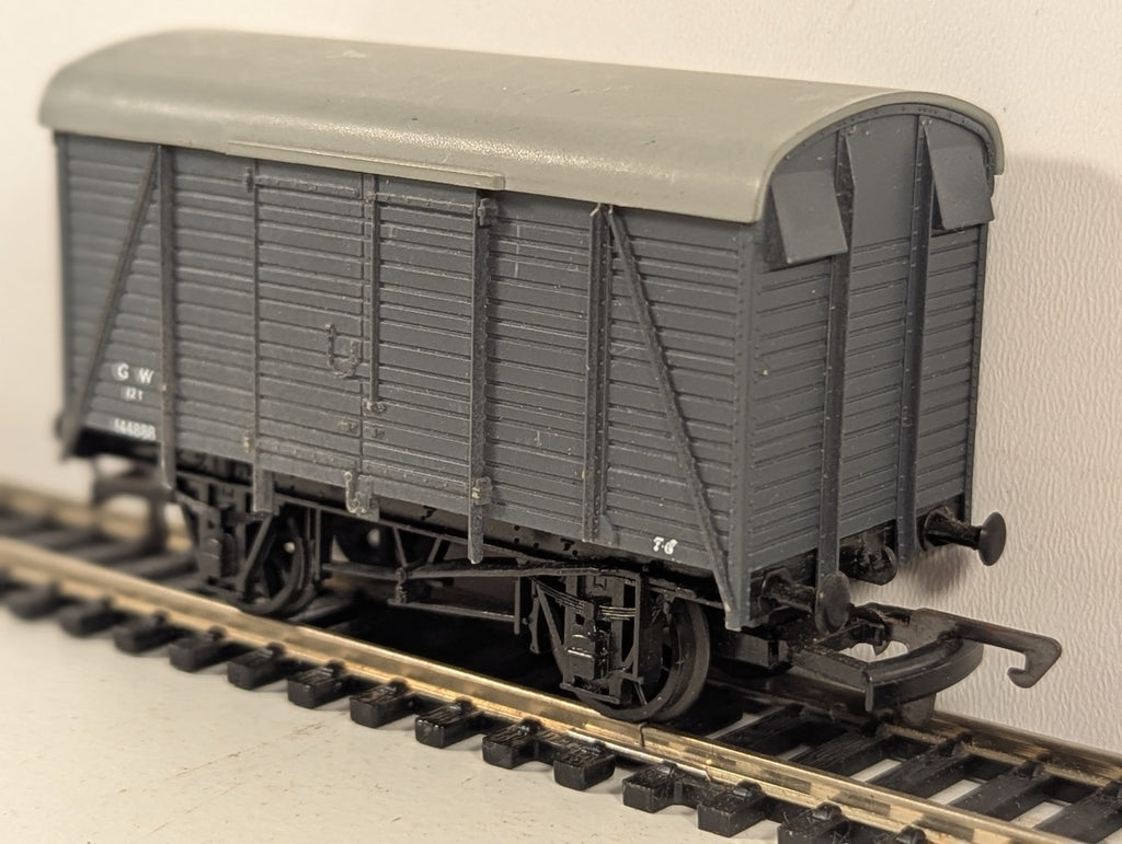 Dapol B/15 12 Ton Box Van GWR Grey