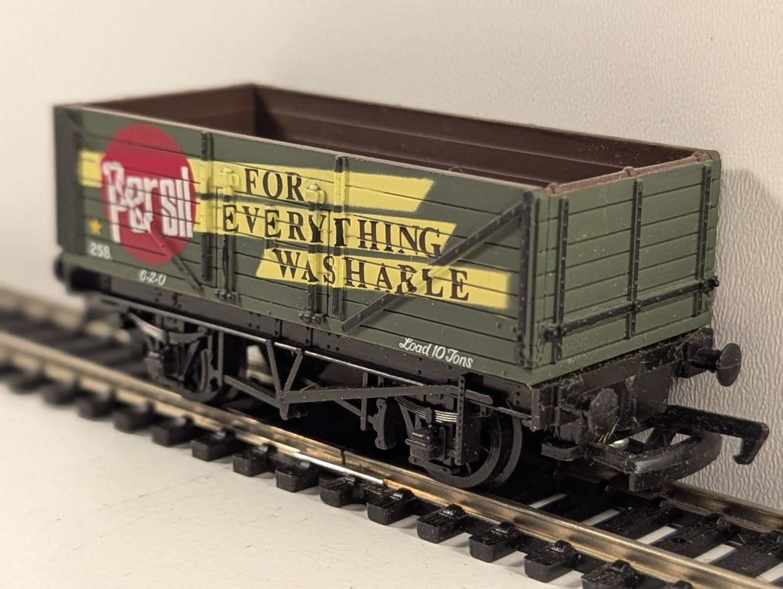 Mainline Railway 37-128 OO Gauge Green Persil 7 Plank Wagon Boxed