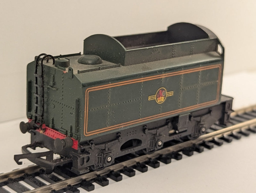 Tri-ang OO Gauge BR Green 6-Wheel Tender for a Britannia Class
