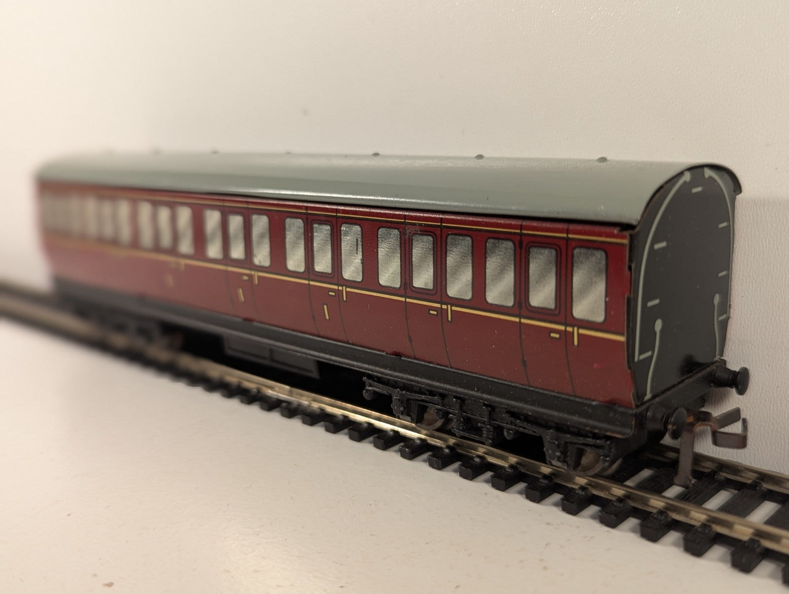 Hornby Dublo OO Gauge BR Mk1 Suburban Brake Coach - Maroon Tinplate