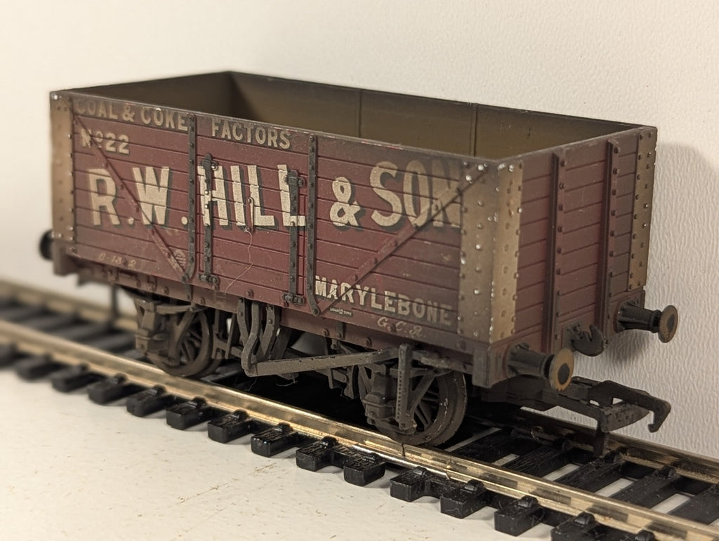 Bachmann Branchline 37-162 8 Plank Wagon “R.W. Hill & Son” Weathered