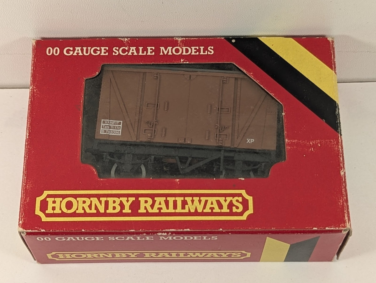 Hornby OO Gauge BR 12t Vanfit Goods Wagon B 783396 BR Bauxite R205