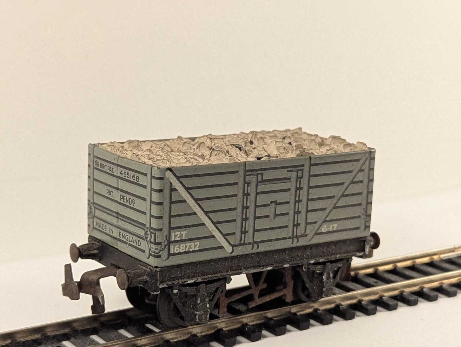 Trix Twin Railways 465168 BR High-Sided stone Wagon OO Gauge