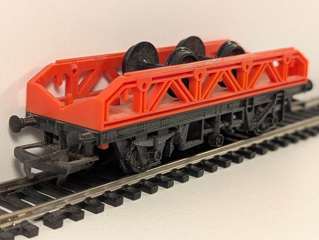 Hornby R224 OO Gauge Flat Wagon with Detachable Wheel Load