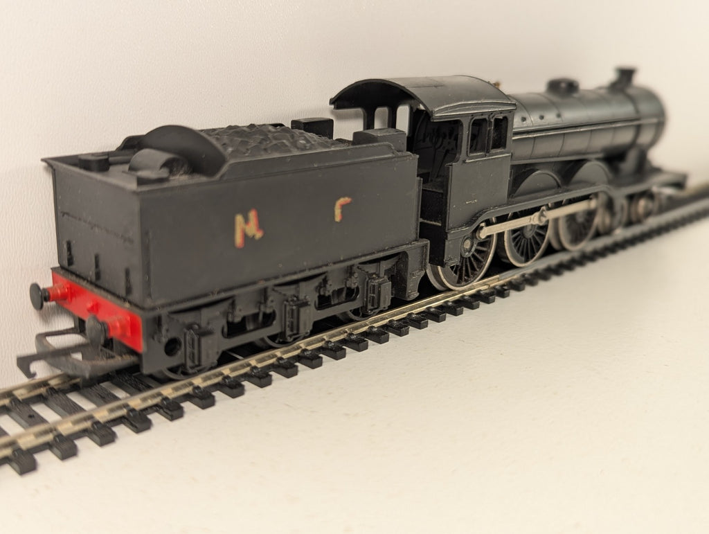 Hornby R150 OO Gauge LNER Class B12 LNER Wartime Black - Boxed