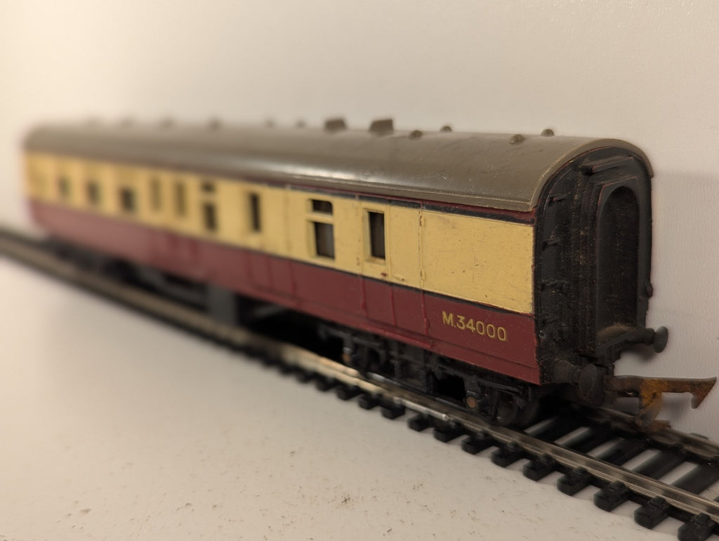 Tri-ang OO Gauge BR Crimson and Cream Coach Passenger Coach M34000
