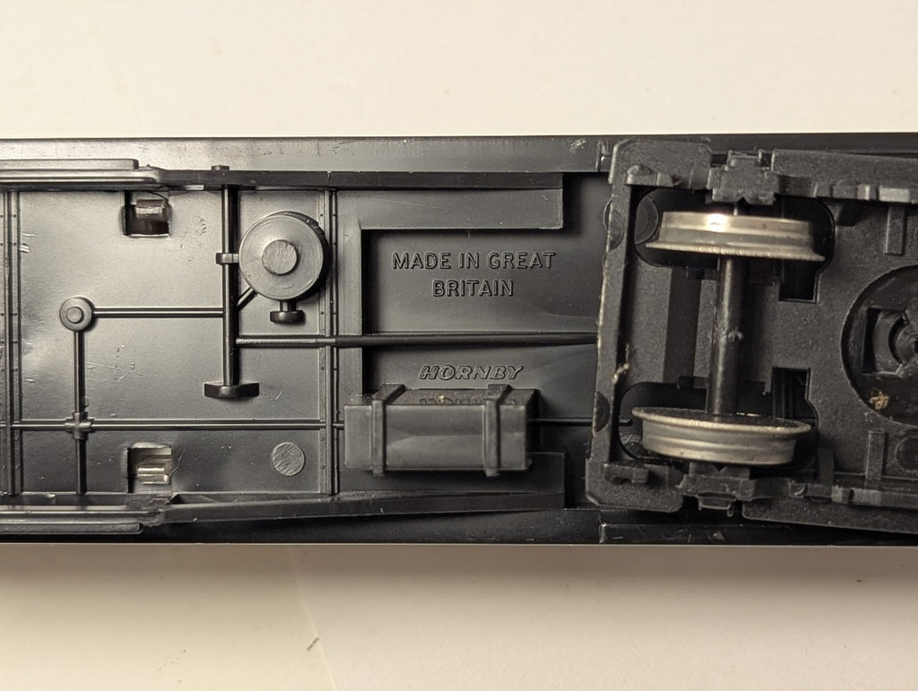 Hornby OO Gauge LNER Gresley Composite Coach Passenger Coach 22367 LNER Teak