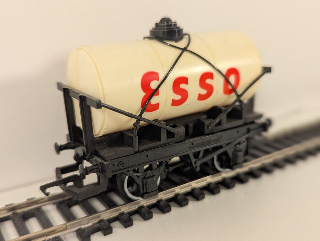 Hornby R96 “Esso” Tank Wagon