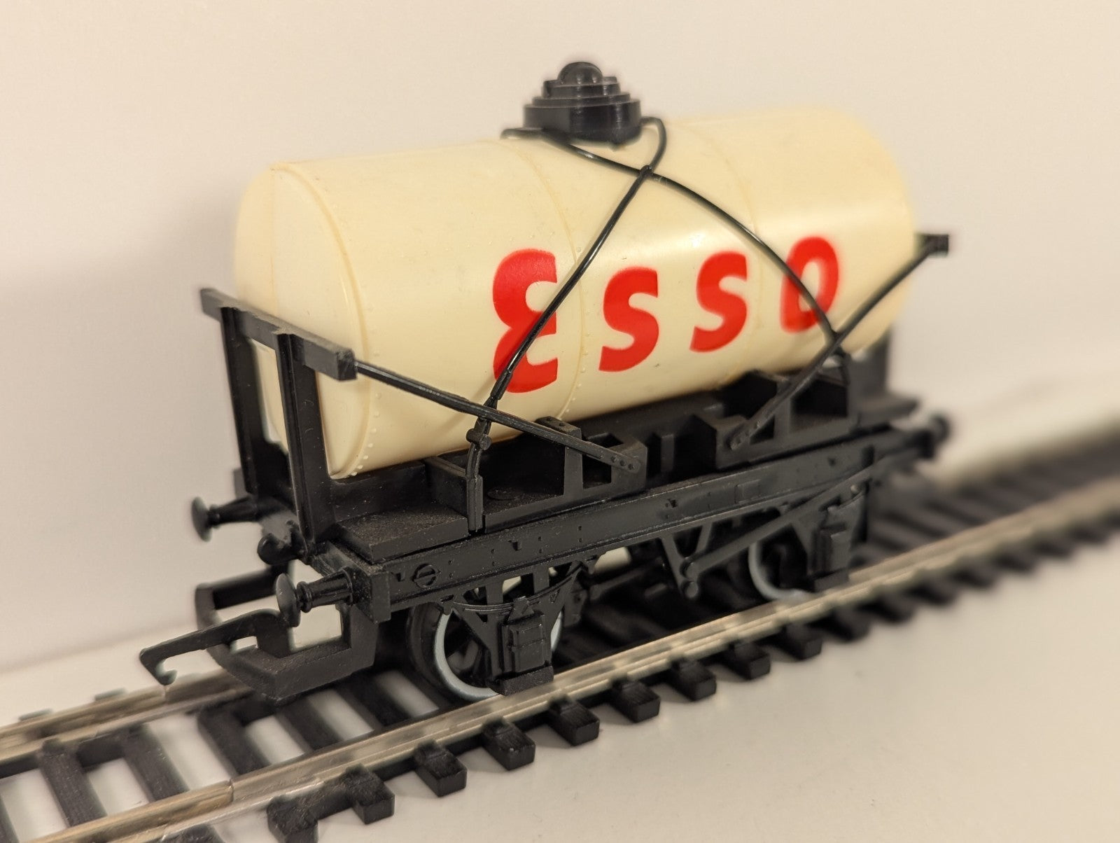 Hornby R96 “Esso” Tank Wagon