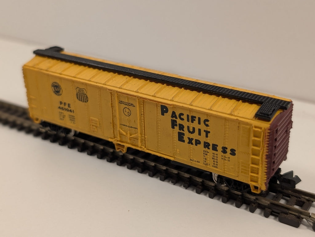 Bachmann N Gauge Pacific Fruit Express (PFE) Refrigerator Boxcar – “Reefer”