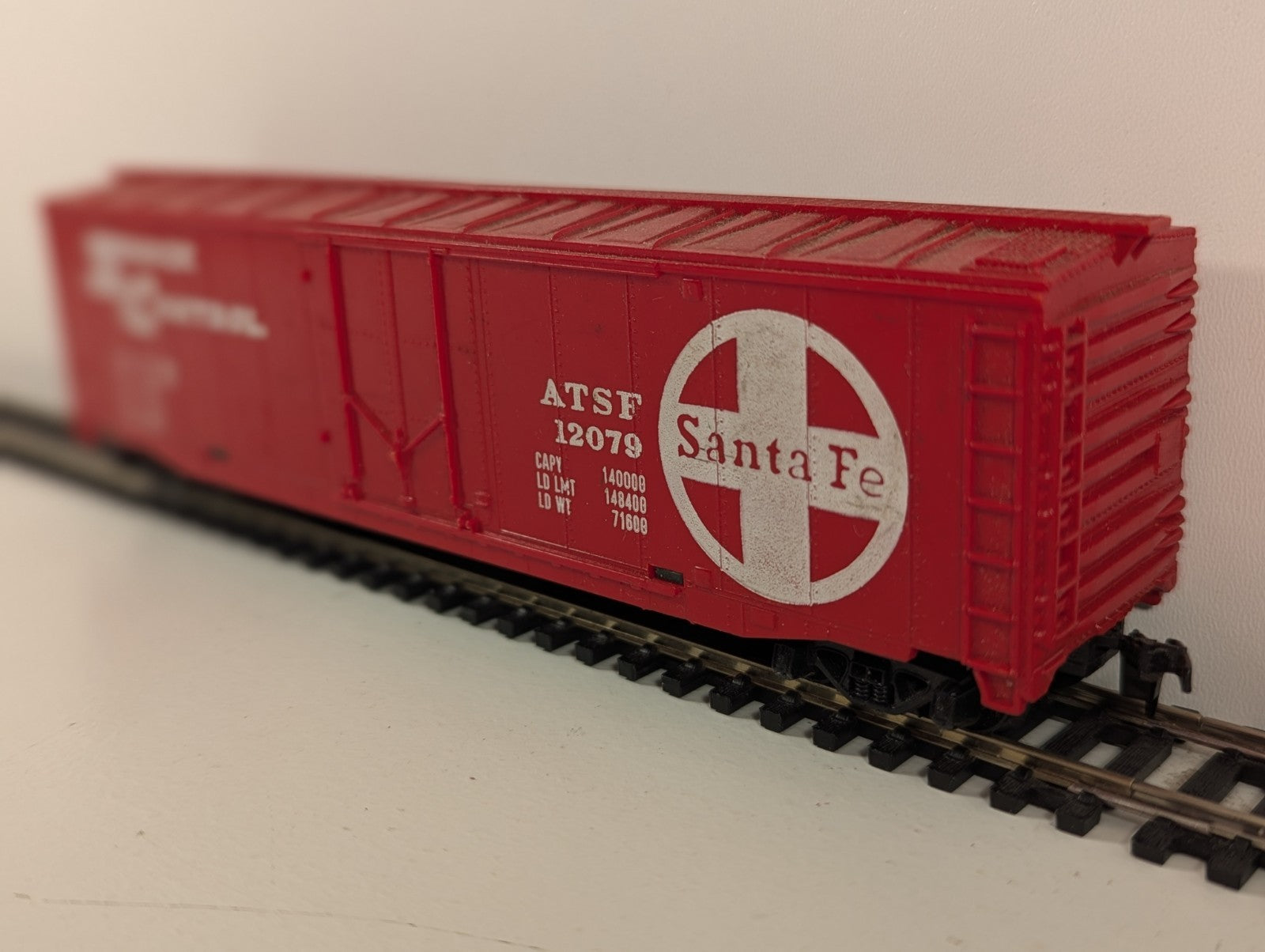 Tyco HO Scale Santa Fe ATSF 12079 “Shock Control” Box Car