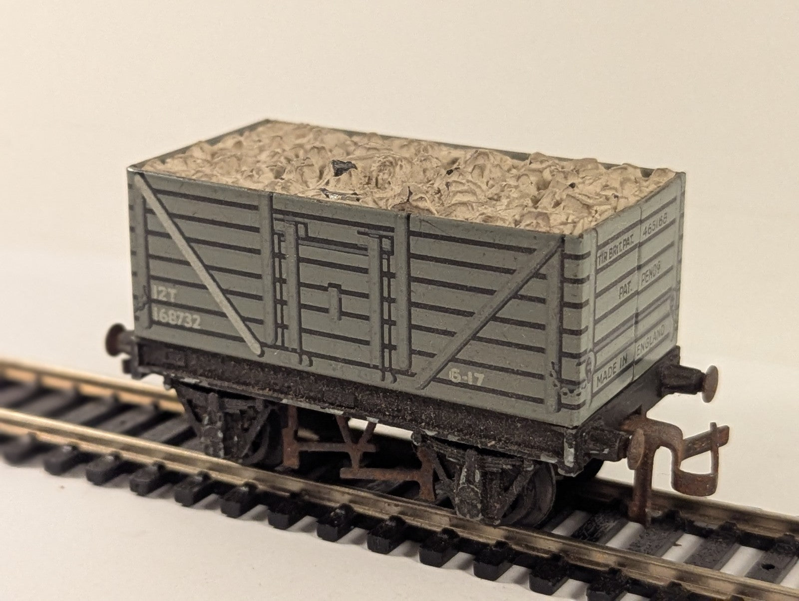 Trix Twin Railways 465168 BR High-Sided stone Wagon OO Gauge