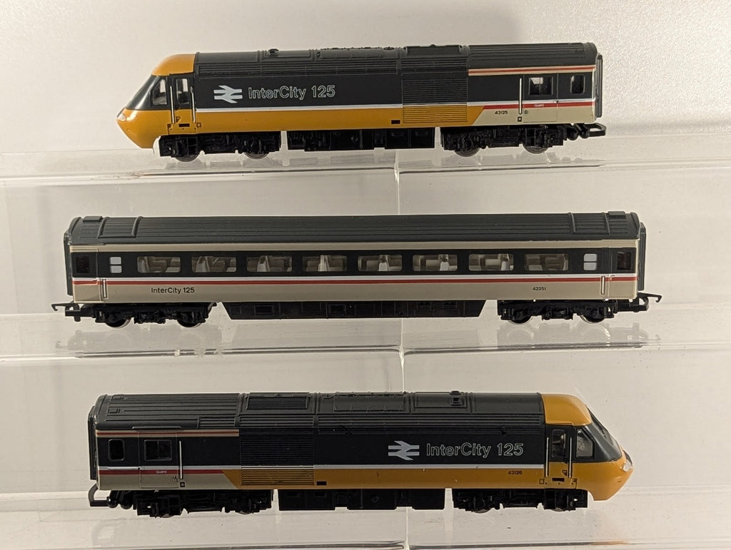 Hornby OO Gauge Class 43 High Speed Train Pack InterCity 125 43125 / 43126
