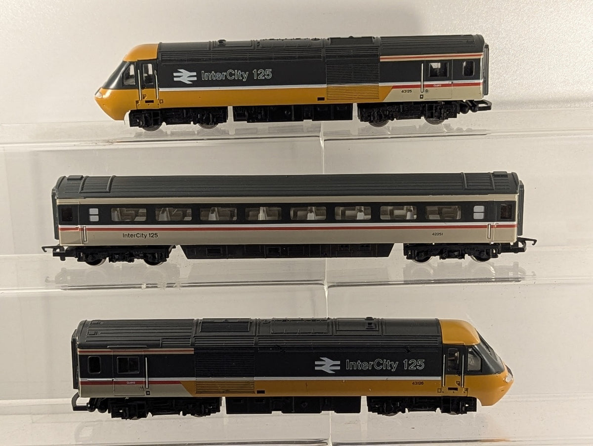 Hornby OO Gauge Class 43 High Speed Train Pack InterCity 125 43125 / 43126