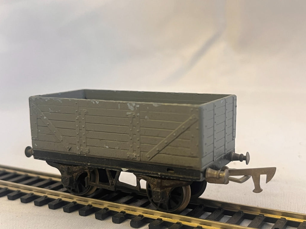Graham Farish OO Gauge 7 Plank Wagon Grey