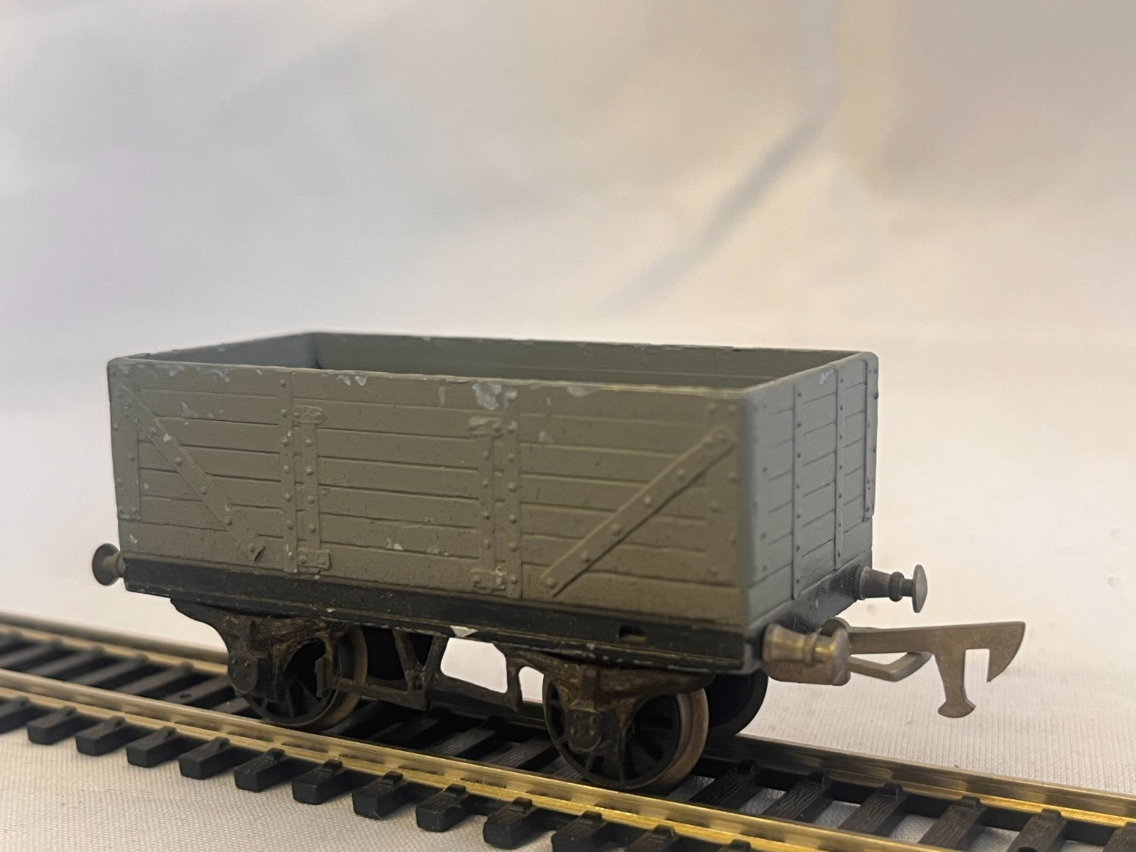 Graham Farish OO Gauge 7 Plank Wagon Grey