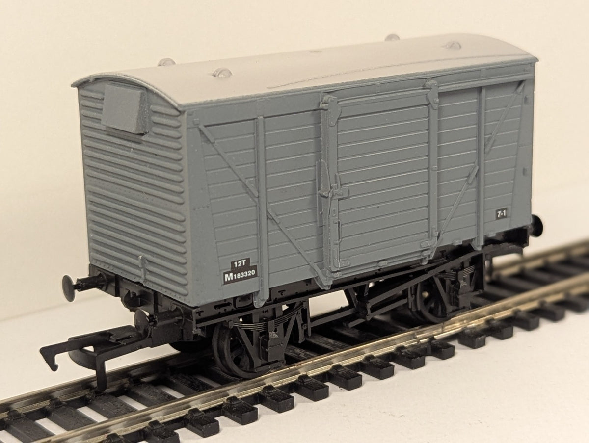 Dapol 4F-011-046 OO Gauge Ventilated Van BR Grey M183320