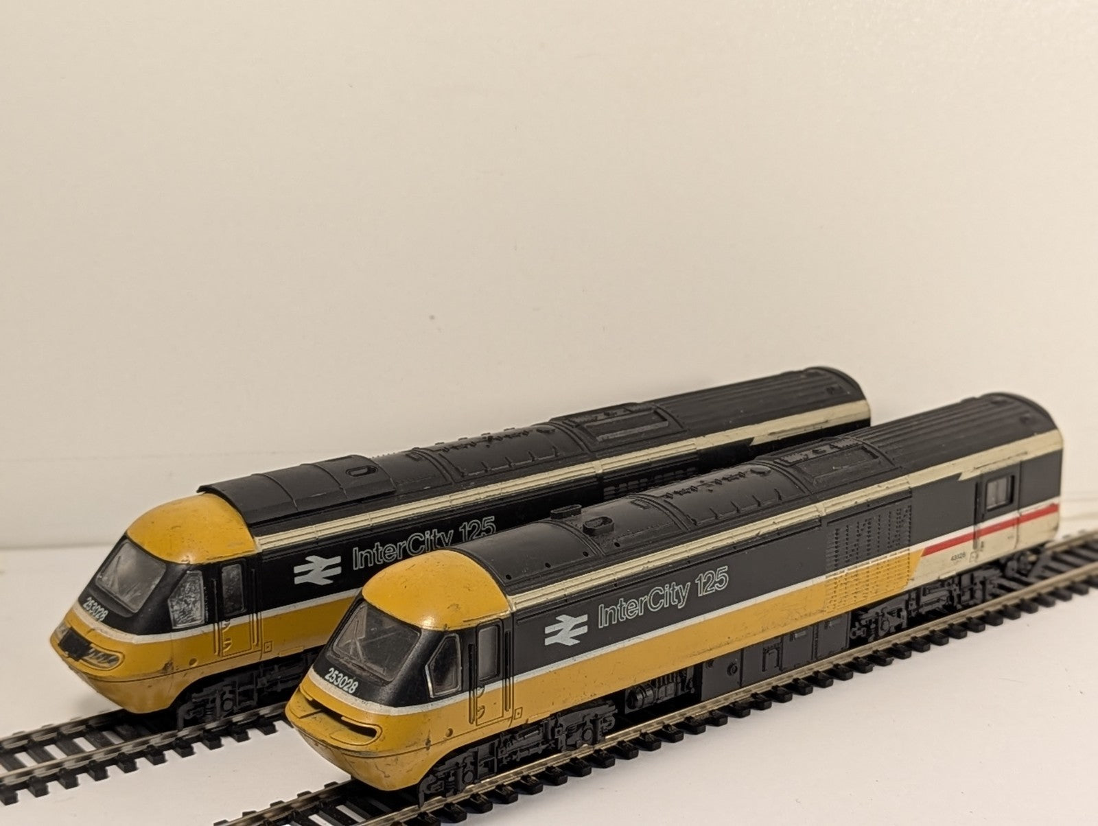 Lima OO Gauge BR InterCity Executive Class 43 HST Power Car and Dummy Unit