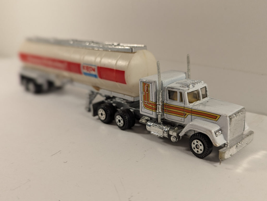 Road Champs Mack Super-Liner Exxon Tanker Truck Die-cast Model Truck