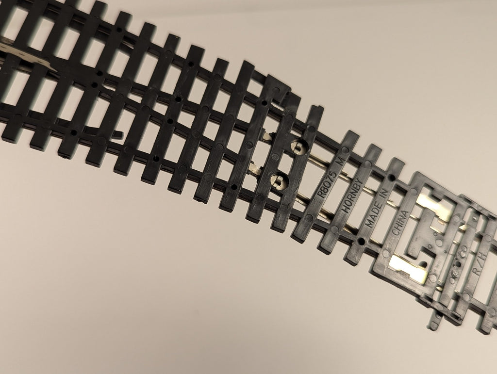 Hornby OO Gauge Right Hand Curved Point Track R8075
