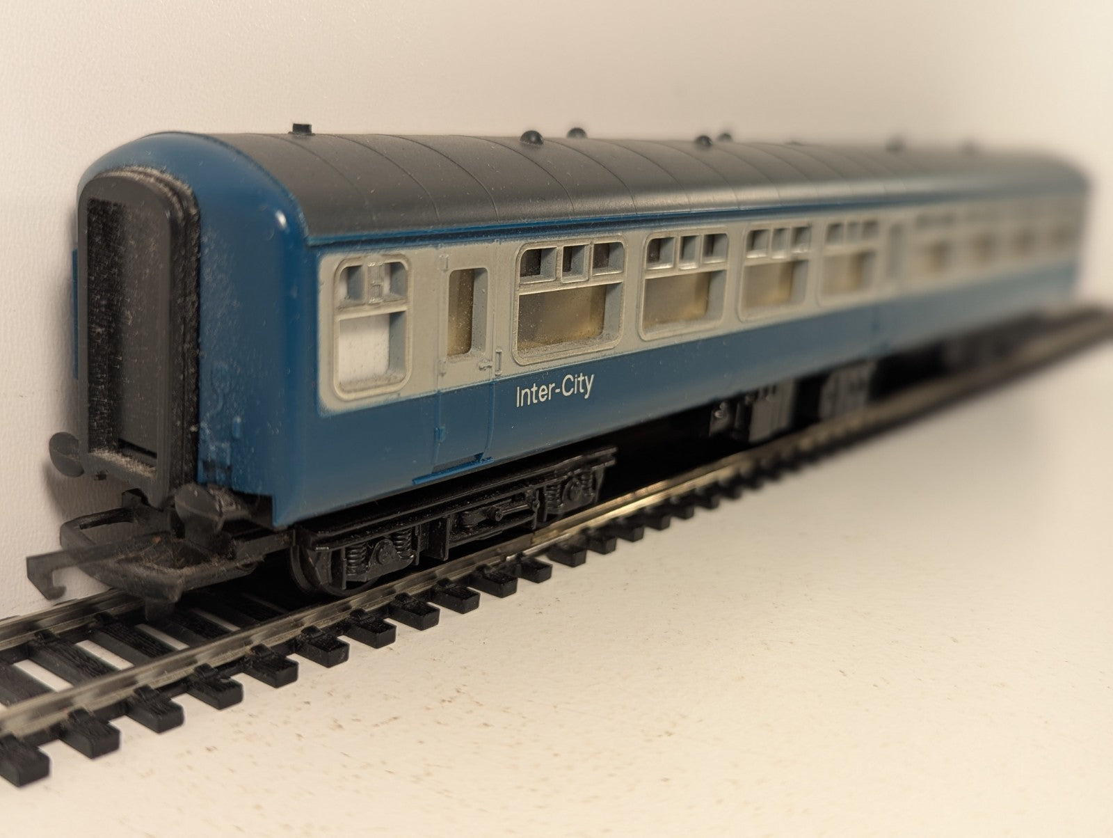 Hornby OO Gauge BR Mark 2 Coach Passenger Coach M5120 BR Blue & Grey